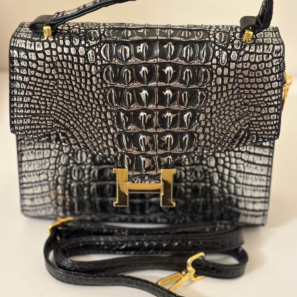 Elegant Black Crocodile Pattern Handbag